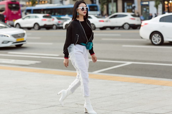 Trà Ngọc Hằng diện mốt giấu quần trên phố Seoul
