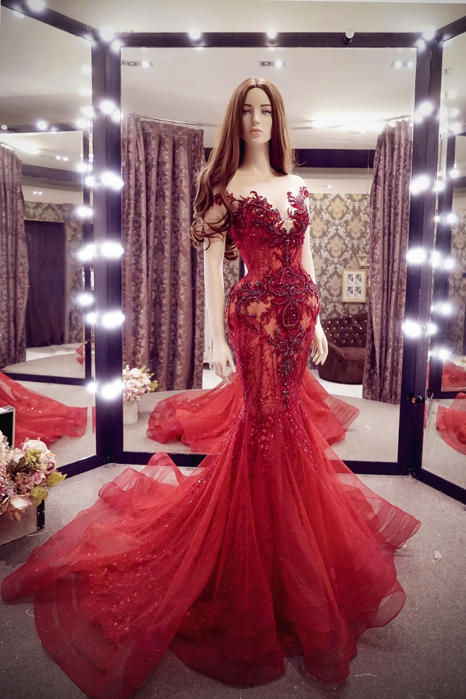 Cận cảnh trang phục dạ hội lộng lẫy mà Huyền My sẽ diện trong đêm Chung kết Miss Grand International Cận cảnh trang phục dạ hội lộng lẫy mà Huyền My sẽ diện trong đêm Chung kết Miss Grand International