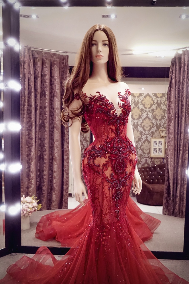 Cận cảnh trang phục dạ hội lộng lẫy mà Huyền My sẽ diện trong đêm Chung kết Miss Grand International Cận cảnh trang phục dạ hội lộng lẫy mà Huyền My sẽ diện trong đêm Chung kết Miss Grand International