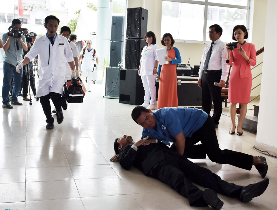 1.000 y, bác sĩ diễn tập ứng phó thảm họa y tế phục vụ APEC