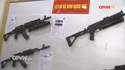 Lộ diện hai mẫu súng cực lạ do Việt Nam sản xuất