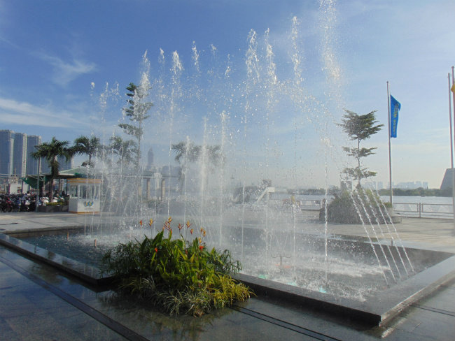 Người dân xếp hàng dài trải nghiệm buýt đường sông đầu tiên tại TP.HCM Người dân xếp hàng dài trải nghiệm buýt đường sông đầu tiên tại TP.HCM