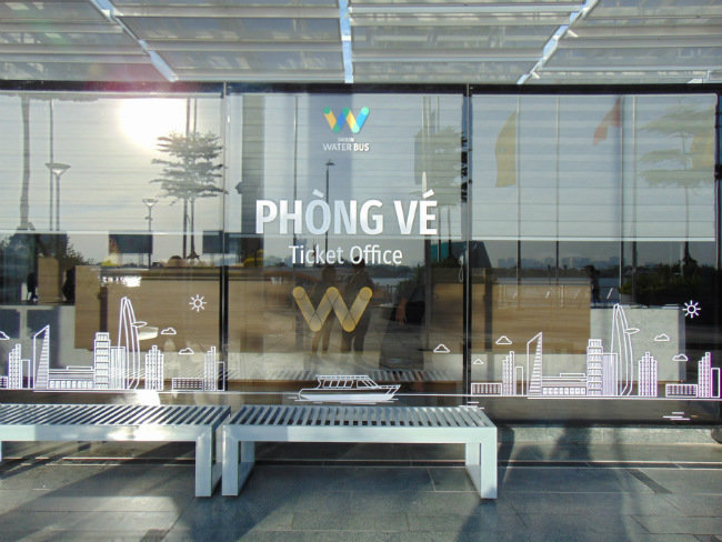 Người dân xếp hàng dài trải nghiệm buýt đường sông đầu tiên tại TP.HCM Người dân xếp hàng dài trải nghiệm buýt đường sông đầu tiên tại TP.HCM