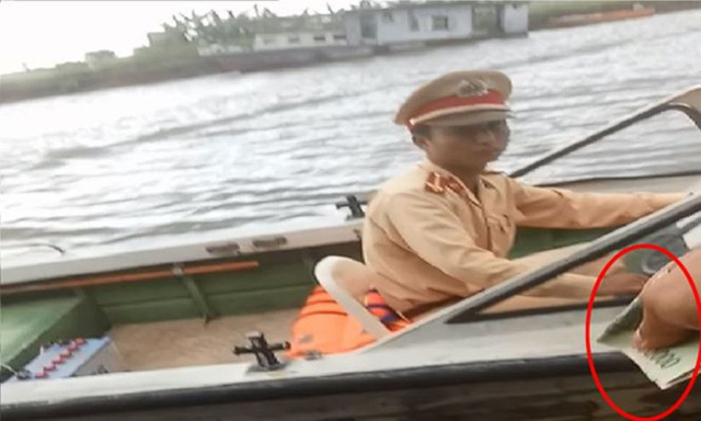 Đình chỉ 2 chiến sỹ CSGT nghi nhận mãi lộ trên sông