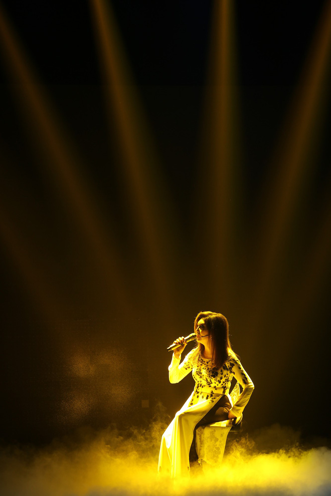 Danh ca Họa Mi gây sốc khi hé lộ phải chăm lo cho 18 gia đình thất nghiệp của nhà chồng