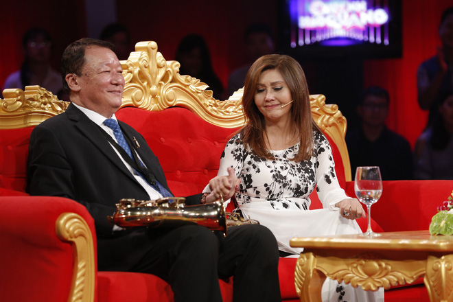 Danh ca Họa Mi gây sốc khi hé lộ phải chăm lo cho 18 gia đình thất nghiệp của nhà chồng