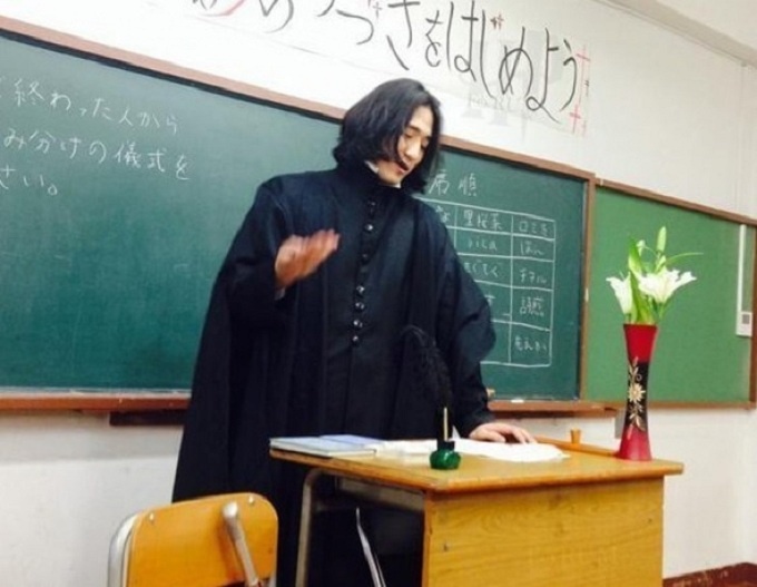 Óc sáng tạo của thầy cô thế giới khiến học sinh bật cười