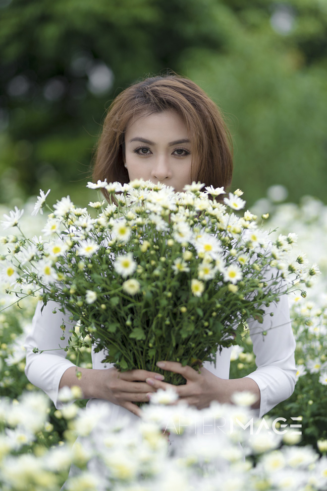 2 năm trước, diễn viên này cắt đầu trọc, xăm mình nhưng giờ lại nữ tính đến bất ngờ!