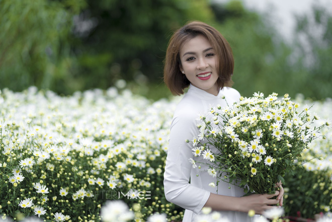 2 năm trước, diễn viên này cắt đầu trọc, xăm mình nhưng giờ lại nữ tính đến bất ngờ! 2 năm trước, diễn viên này cắt đầu trọc, xăm mình nhưng giờ lại nữ tính đến bất ngờ!