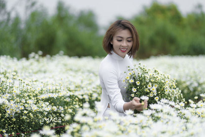 2 năm trước, diễn viên này cắt đầu trọc, xăm mình nhưng giờ lại nữ tính đến bất ngờ!