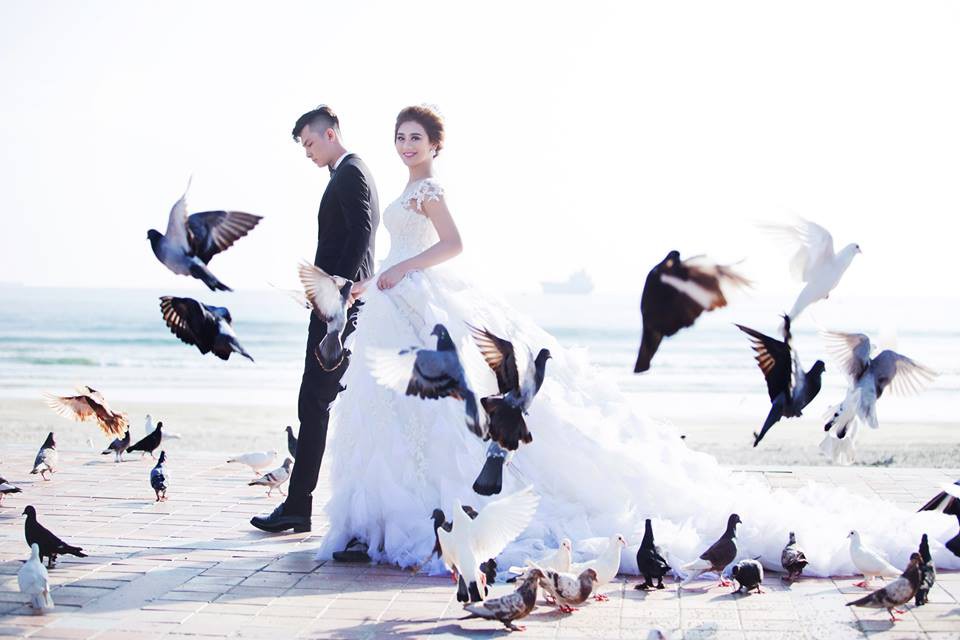 Ảnh cưới lãng mạn của mỹ nhân chuyển giới Lâm Khánh Chi và bạn trai kém 8 tuổi Ảnh cưới lãng mạn của mỹ nhân chuyển giới Lâm Khánh Chi và bạn trai kém 8 tuổi