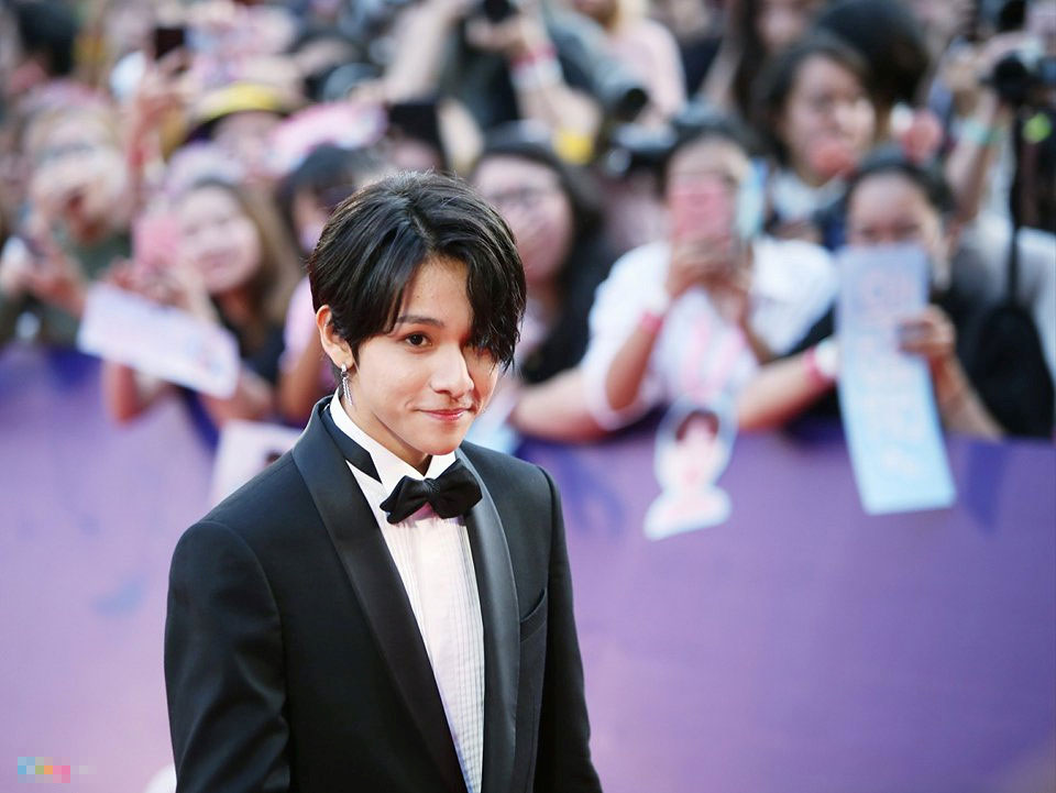 Angela Phương Trinh, Diễm My 9X gợi cảm trên thảm đỏ MAMA 2017