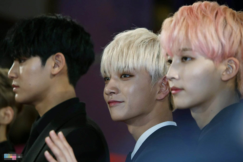 Angela Phương Trinh, Diễm My 9X gợi cảm trên thảm đỏ MAMA 2017