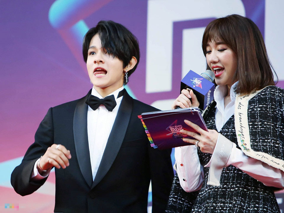 Angela Phương Trinh, Diễm My 9X gợi cảm trên thảm đỏ MAMA 2017