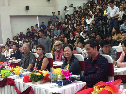 Lương Bổng của Người phán xử hé lộ chuyện cực khổ khi đóng phim