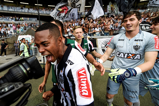 Robinho vẫn sống ung dung trước án tù lơ lửng