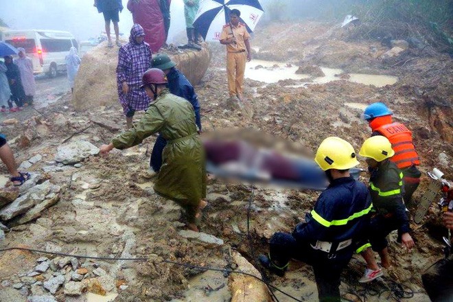 Đôi nam nữ chạy xe lên Đà Lạt bị nước cuốn xuống vực sâu: Thi thể cô gái đã được tìm thấy