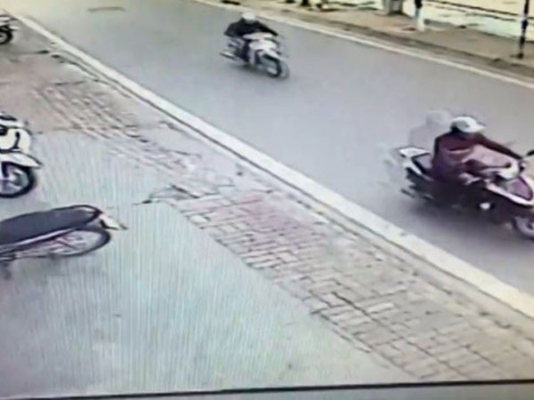 Trộm phá khóa xe Lead nổ máy tẩu thoát trong vài giây