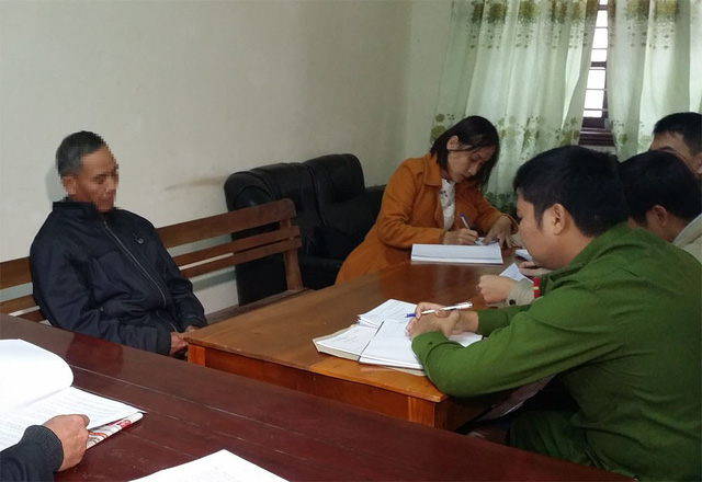 Người đàn ông ném cả xe công nông rác xuống sông bị phạt 5 triệu đồng