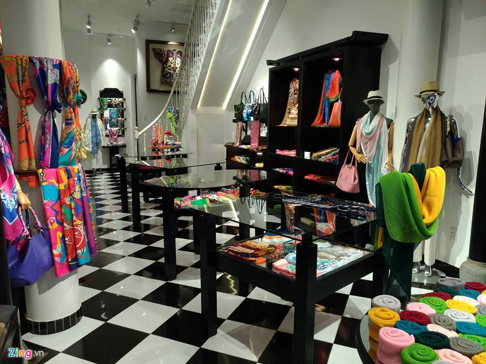 Ông chủ Khaisilk thừa nhận bán khăn made in China và cúi đầu xin lỗi