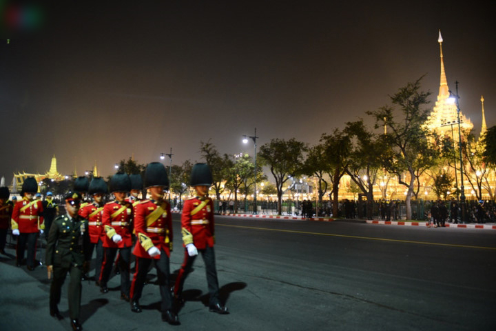 Hàng chục vạn người chờ lễ rước linh cữu nhà vua Thái Lan