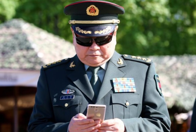 TQ: Cánh tay phải thân như anh em của ông Tập trong quân đội