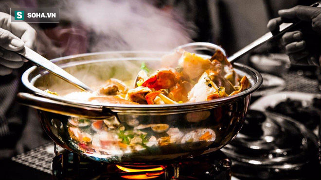 Có nên uống canh trước khi ăn lẩu: Chuyên gia hướng dẫn bạn cách ăn lẩu đúng