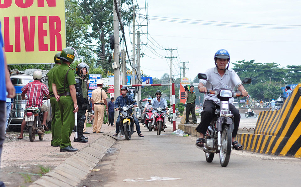 Hàng chục cảnh sát giữ trật tự tại trạm BOT tuyến tránh Biên Hòa
