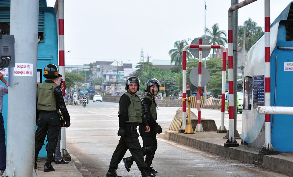 Hàng chục cảnh sát giữ trật tự tại trạm BOT tuyến tránh Biên Hòa