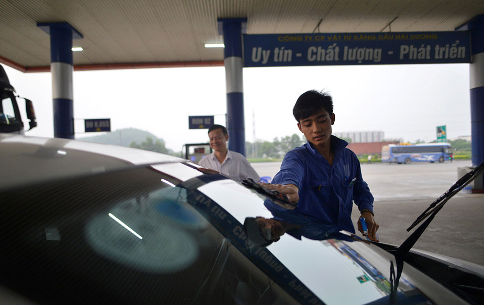 Cây xăng Việt đã cúi chào, tặng nước miễn phí cho khách trước cả khi cây xăng Nhật đến Hà Nội
