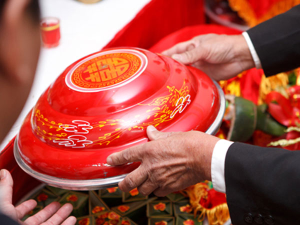 Nhà trai tái mặt trước quà hồi môn của thông gia nghèo khó Nhà trai tái mặt trước quà hồi môn của thông gia nghèo khó