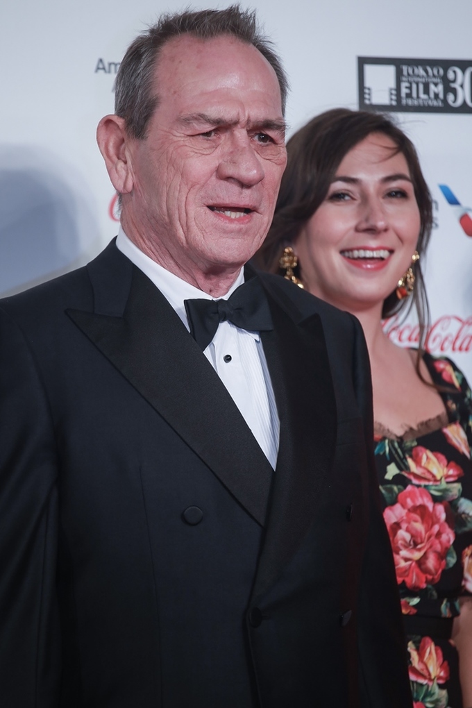 Triệu Vy và bom sex Hàn gây ấn tượng trên thảm đỏ Tokyo