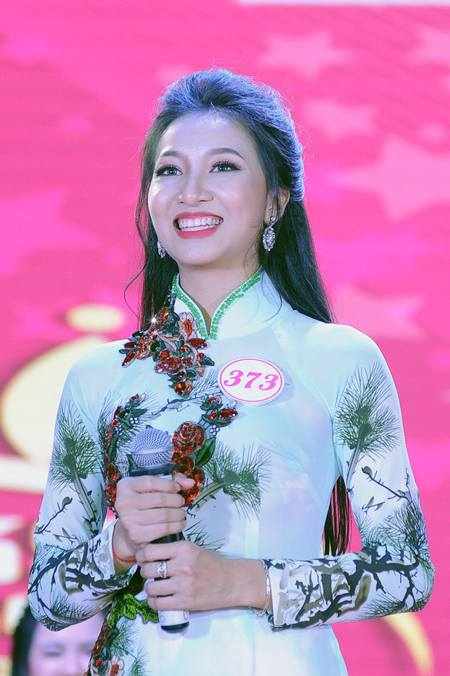 Nữ sinh Hà Tĩnh đăng quang Hoa khôi Imiss Thăng Long 2017