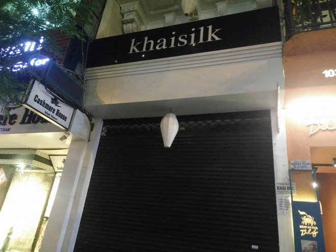 Vụ Khaisilk bán lụa Made in China: Tới chiều tối, toàn bộ cửa hàng ở Sài Gòn và Hà Nội đã đóng cửa hoàn toàn