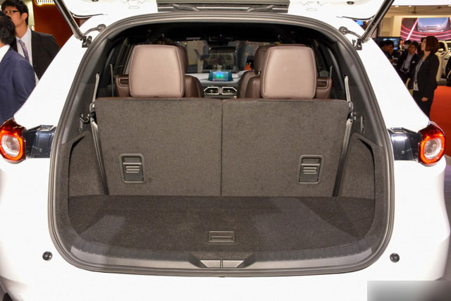 Mục sở thị vẻ đẹp ngoài đời thực của crossover 3 hàng ghế Mazda CX-8 mới