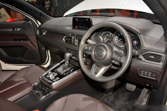 Mục sở thị vẻ đẹp ngoài đời thực của crossover 3 hàng ghế Mazda CX-8 mới