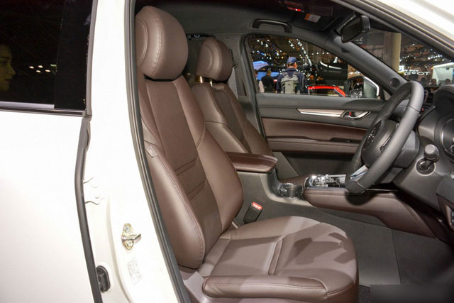 Mục sở thị vẻ đẹp ngoài đời thực của crossover 3 hàng ghế Mazda CX-8 mới