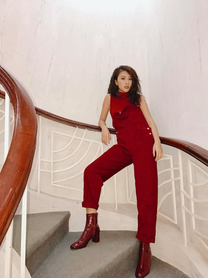 Phạm Hương, Châu Bùi đang lăng xê mẫu giày bốt nào?