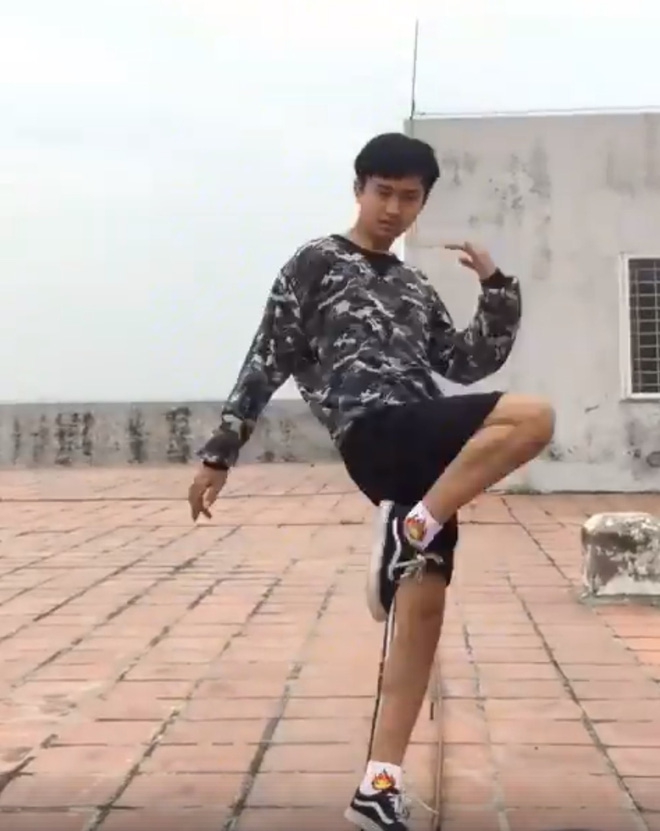 Mê Next Top Model, chàng SV Kiến Trúc lên sân thượng đu dây với ekip cố vấn có tâm như thật