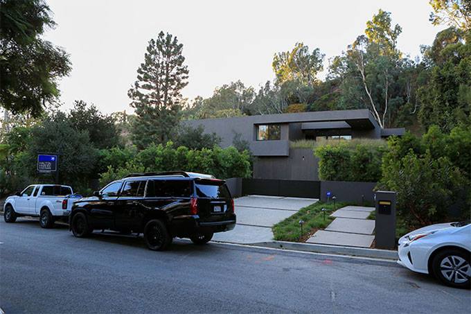 Nửa năm sau khi ly hôn, Ben Affleck tìm mua biệt thự ở cùng người tình mới