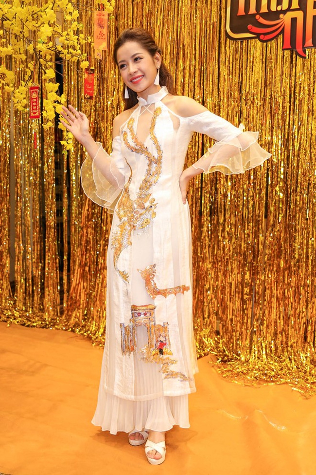 Không hiểu sao, toàn những lúc cần đẹp thì Chi Pu lại chọn đồ tai nạn thế này