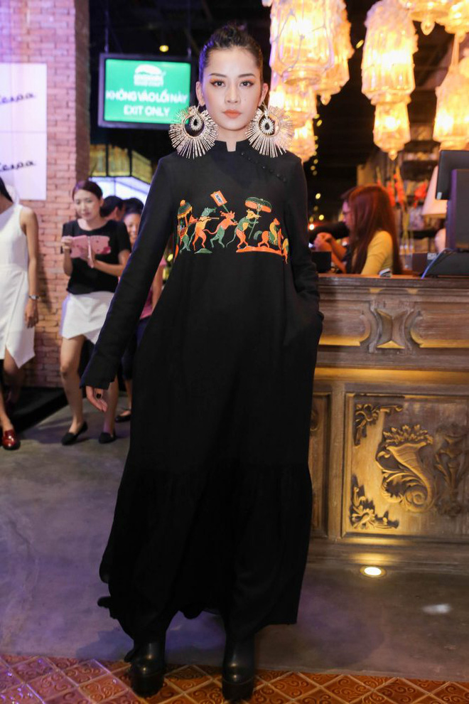 Không hiểu sao, toàn những lúc cần đẹp thì Chi Pu lại chọn đồ tai nạn thế này