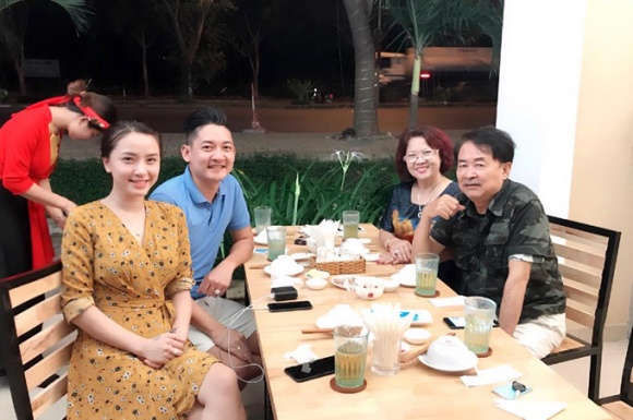 Loạt ảnh minh chứng mối quan hệ tốt đẹp giữa ca sĩ Hải Băng và mẹ chồng