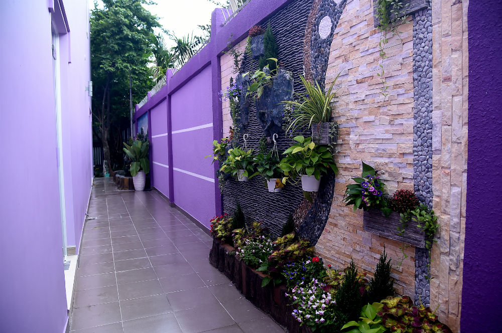 Ngôi nhà màu tím hơn 100 mét vuông gần triệu đô của nghệ sĩ hài Hồng Tơ