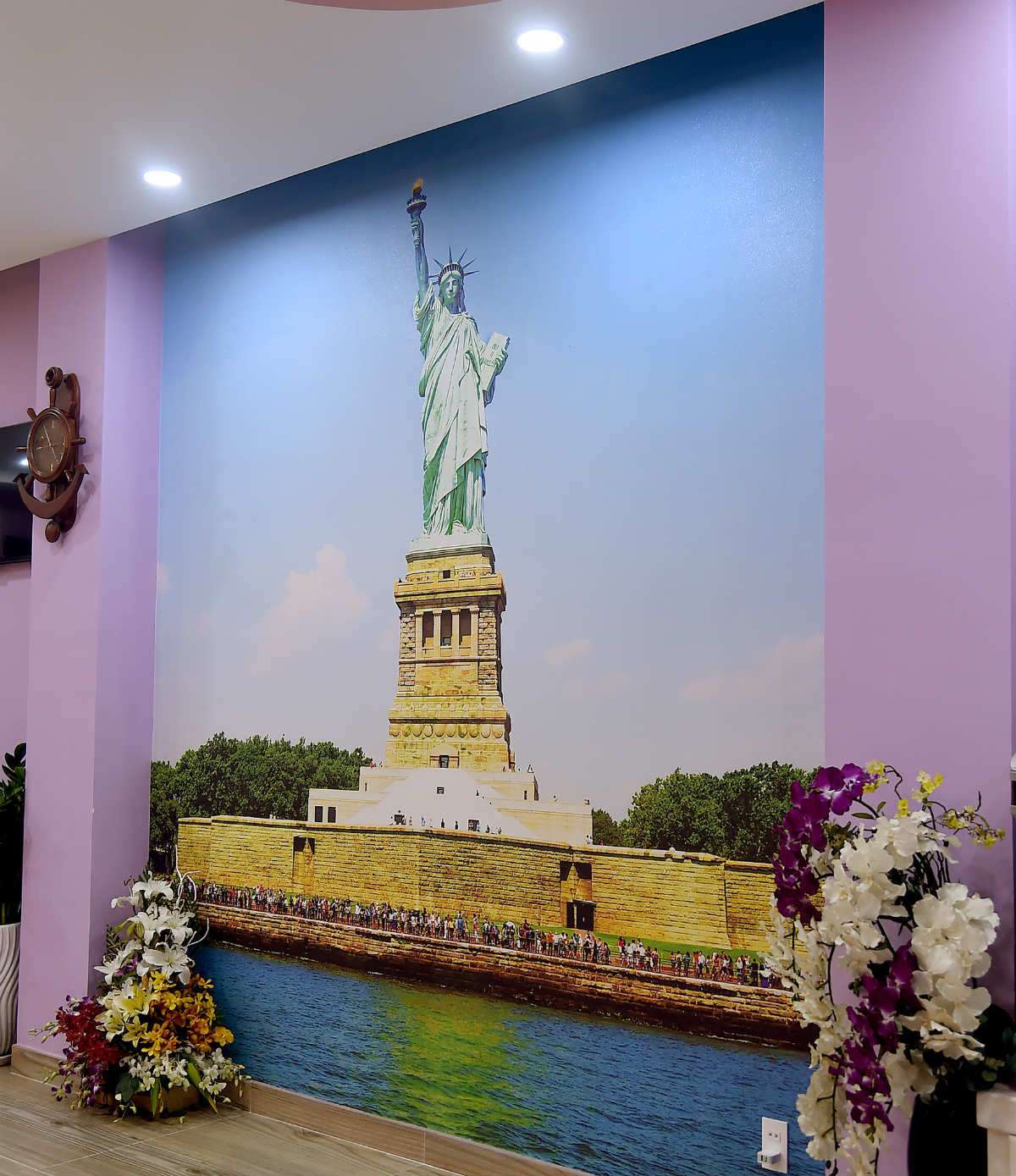 Ngôi nhà màu tím hơn 100 mét vuông gần triệu đô của nghệ sĩ hài Hồng Tơ