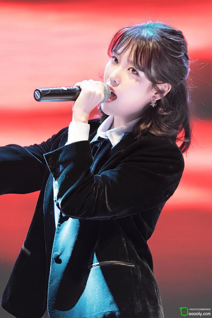 Lộ khoảnh khắc nhạy cảm, IU đang bị ảnh hưởng bởi cô bạn thân Sulli? Lộ khoảnh khắc nhạy cảm, IU đang bị ảnh hưởng bởi cô bạn thân Sulli?