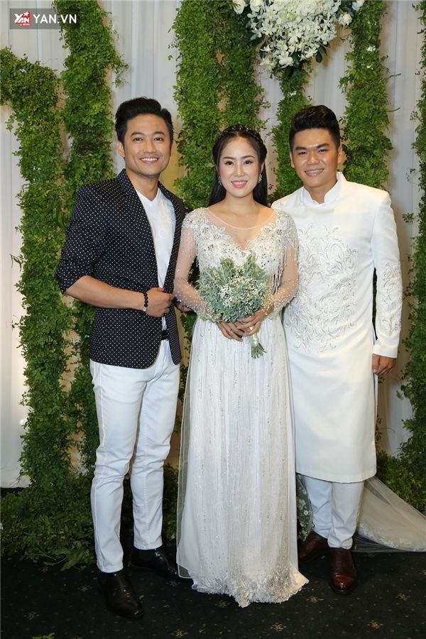 Chồng mới cưới đứng hình khi fan khẳng định Quý Bình mới là ông xã Lê Phương