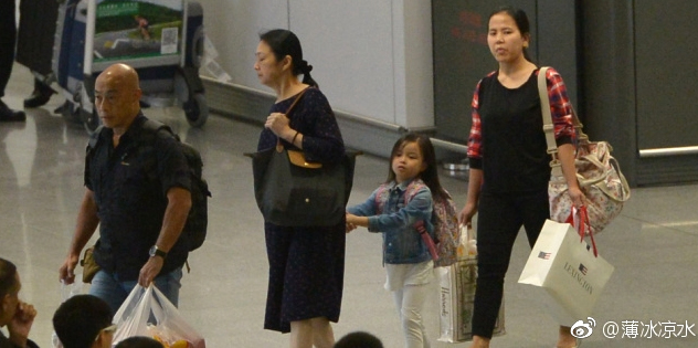 Con gái 5 tuổi của Lưu Đức Hoa hiếm hoi lộ diện