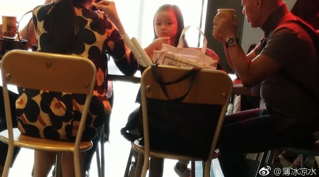 Con gái 5 tuổi của Lưu Đức Hoa hiếm hoi lộ diện