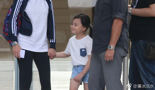 Con gái 5 tuổi của Lưu Đức Hoa hiếm hoi lộ diện